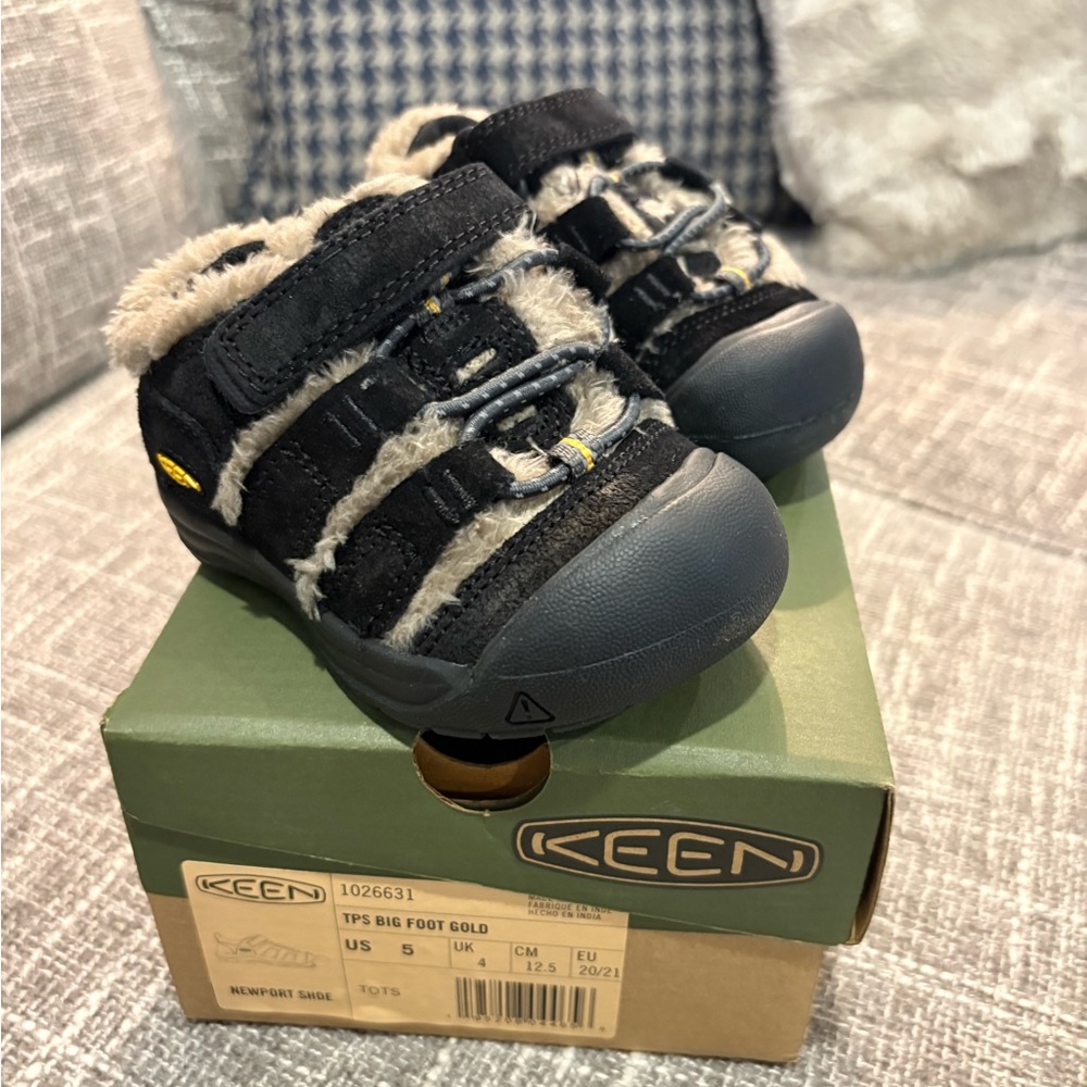 Keen Kids Black Boots with Fur Trim